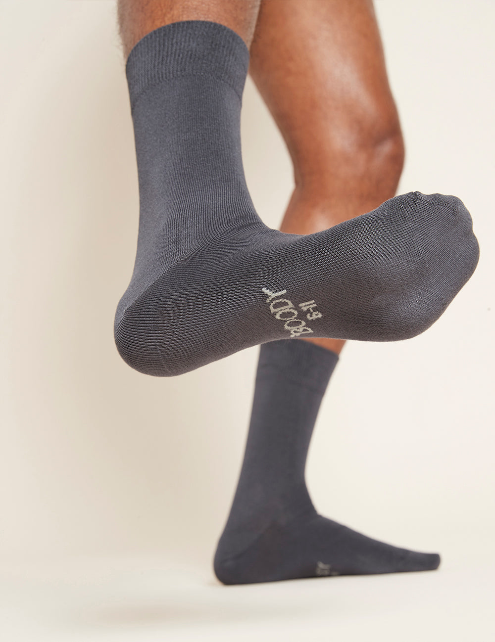 BS031_SLATE_Men's Everyday Crew Socks_2.jpg